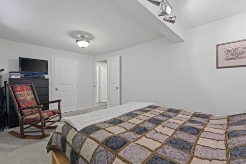 13119 6 Street Sw, Calgary, AB - Indoor Photo Showing Bedroom