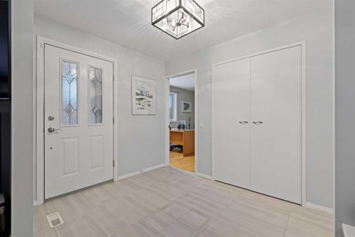 13119 6 Street Sw, Calgary, AB - Indoor Photo Showing Other Room