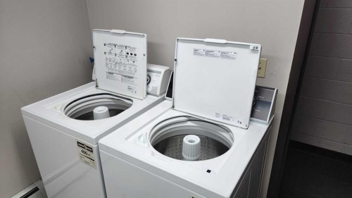 423 3 Avenue Ne, Calgary, AB - Indoor Photo Showing Laundry Room