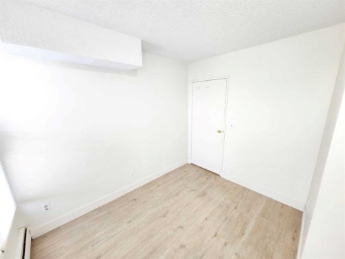 423 3 Avenue Ne, Calgary, AB - Indoor Photo Showing Other Room