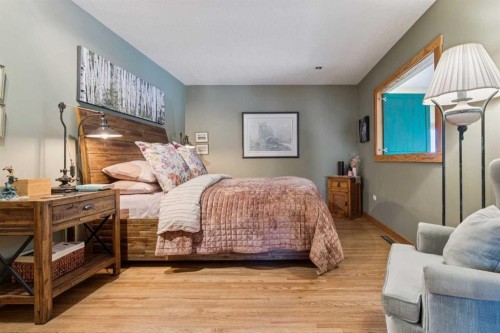 5031 Viceroy Drive Nw, Calgary, AB - Indoor Photo Showing Bedroom
