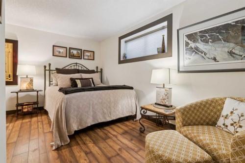 5031 Viceroy Drive Nw, Calgary, AB - Indoor Photo Showing Bedroom