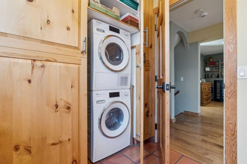 5031 Viceroy Drive Nw, Calgary, AB - Indoor Photo Showing Laundry Room