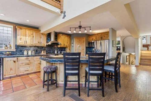5031 Viceroy Drive Nw, Calgary, AB - Indoor Photo Showing Kitchen