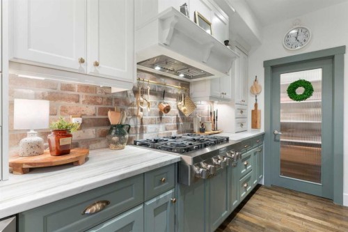 267 Coopers Hill Sw, Airdrie, AB - Indoor Photo Showing Kitchen With Upgraded Kitchen
