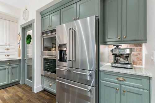 267 Coopers Hill Sw, Airdrie, AB - Indoor Photo Showing Kitchen