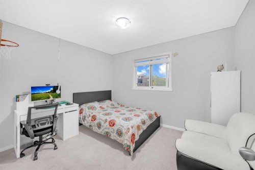 84 Nolanhurst Heights Nw, Calgary, AB - Indoor Photo Showing Bedroom
