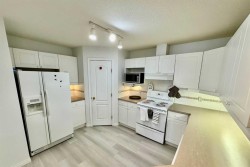 210-4507 45 Street SW Calgary, AB T3E 6K7