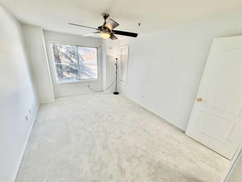 210-4507 45 Street Sw, Calgary, AB - Indoor Photo Showing Other Room