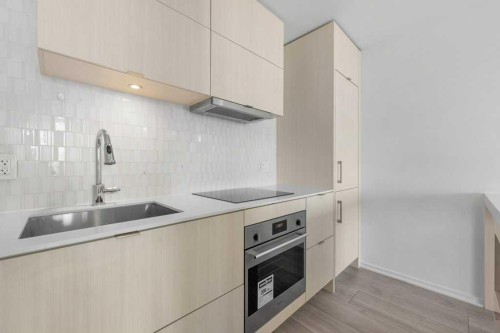 130-615 6 Avenue Se, Calgary, AB - Indoor Photo Showing Kitchen With Upgraded Kitchen