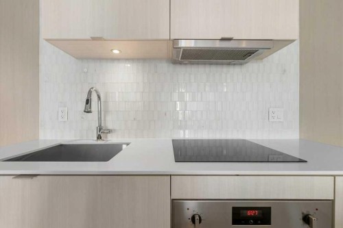 130-615 6 Avenue Se, Calgary, AB - Indoor Photo Showing Kitchen