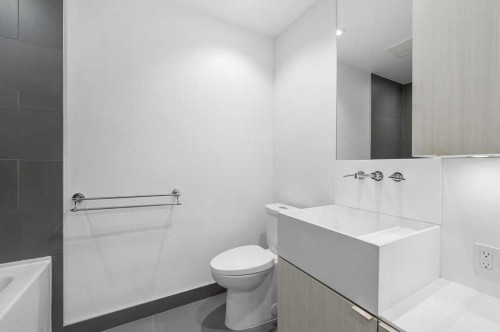130-615 6 Avenue Se, Calgary, AB - Indoor Photo Showing Bathroom