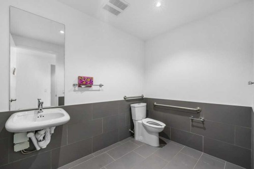 130-615 6 Avenue Se, Calgary, AB - Indoor Photo Showing Bathroom