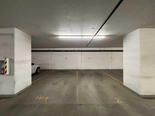 130-615 6 Avenue Se, Calgary, AB - Indoor Photo Showing Garage