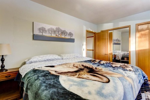 1408 106 Avenue Sw, Calgary, AB - Indoor Photo Showing Bedroom