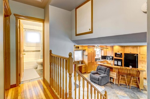 1408 106 Avenue Sw, Calgary, AB - Indoor Photo Showing Other Room