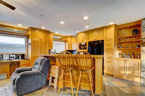 1408 106 Avenue Sw, Calgary, AB - Indoor