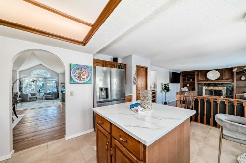 8328 Edgevalley Drive Nw, Calgary, AB - Indoor Photo Showing Kitchen