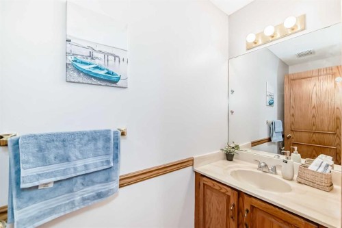 8328 Edgevalley Drive Nw, Calgary, AB - Indoor Photo Showing Bathroom
