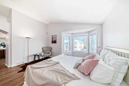 8328 Edgevalley Drive Nw, Calgary, AB - Indoor Photo Showing Bedroom