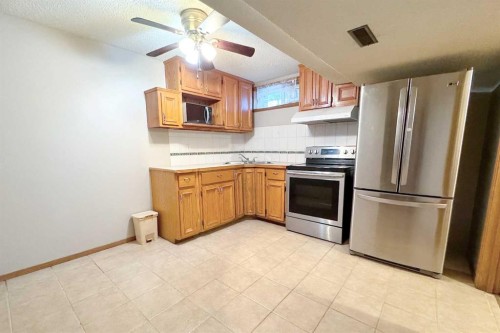8328 Edgevalley Drive Nw, Calgary, AB - Indoor Photo Showing Kitchen