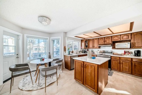 8328 Edgevalley Drive Nw, Calgary, AB - Indoor Photo Showing Kitchen