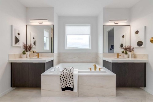560 Walgrove Boulevard Se, Calgary, AB - Indoor Photo Showing Bathroom