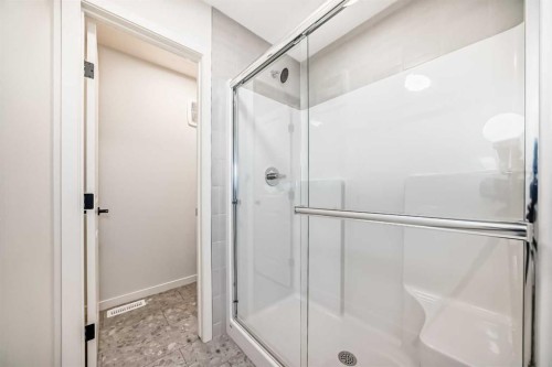 91 Bartlett Crescent Se, Calgary, AB - Indoor Photo Showing Bathroom