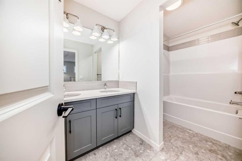 91 Bartlett Crescent Se, Calgary, AB - Indoor Photo Showing Bathroom