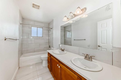 623 Madeira Drive Ne, Calgary, AB - Indoor Photo Showing Bathroom