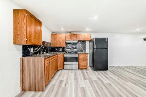 623 Madeira Drive Ne, Calgary, AB - Indoor Photo Showing Kitchen