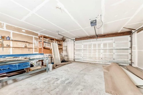 623 Madeira Drive Ne, Calgary, AB - Indoor Photo Showing Garage