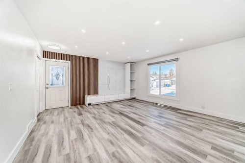 623 Madeira Drive Ne, Calgary, AB - Indoor Photo Showing Other Room
