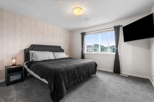 96 Belmont Terrace Sw, Calgary, AB - Indoor Photo Showing Bedroom