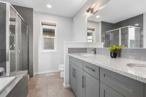 96 Belmont Terrace Sw, Calgary, AB - Indoor Photo Showing Bathroom