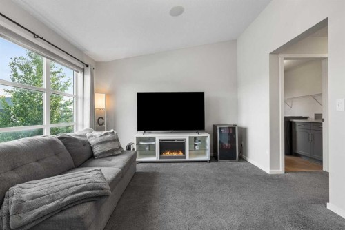 96 Belmont Terrace Sw, Calgary, AB - Indoor Photo Showing Living Room