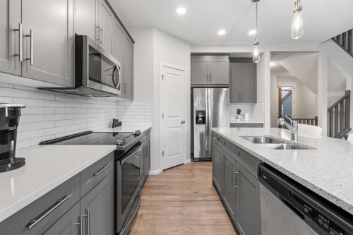 96 Belmont Terrace Sw, Calgary, AB - Indoor Photo Showing Kitchen With Stainless Steel Kitchen With Double Sink With Upgraded Kitchen