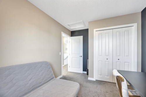 16 Legacy Reach Manor Se, Calgary, AB - Indoor Photo Showing Bedroom
