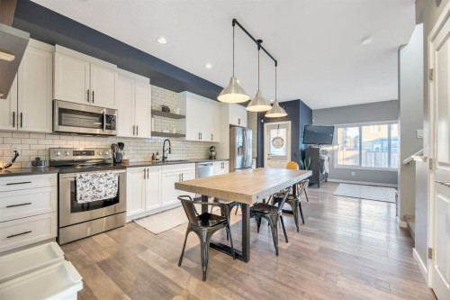 16 Legacy Reach Manor Se, Calgary, AB - Indoor Photo Showing Kitchen With Upgraded Kitchen