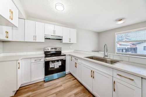 252 Summerwood Place Se, Airdrie, AB - Indoor Photo Showing Kitchen
