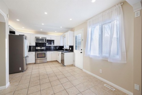 44 Macewan Ridge Close Nw, Calgary, AB - Indoor Photo Showing Kitchen