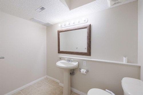 44 Macewan Ridge Close Nw, Calgary, AB - Indoor Photo Showing Bathroom