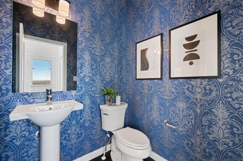 130 Mallard Heath Se, Calgary, AB - Indoor Photo Showing Bathroom