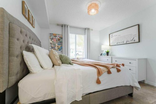 1109-70 Panamount Drive Nw, Calgary, AB - Indoor Photo Showing Bedroom