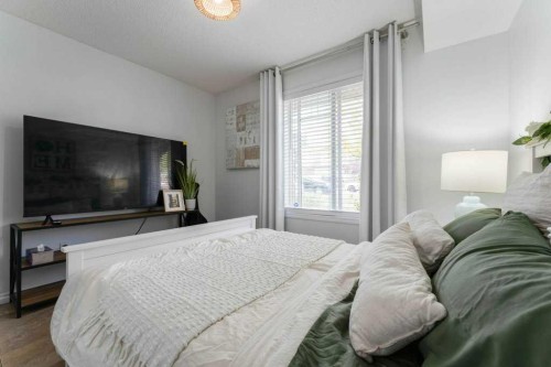 1109-70 Panamount Drive Nw, Calgary, AB - Indoor Photo Showing Bedroom