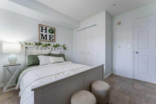 1109-70 Panamount Drive Nw, Calgary, AB - Indoor Photo Showing Bedroom