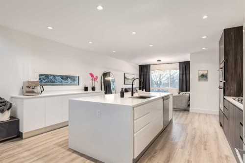 27 Hendon Place Nw, Calgary, AB - Indoor Photo Showing Kitchen