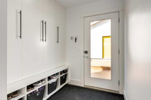 27 Hendon Place Nw, Calgary, AB - Indoor Photo Showing Other Room