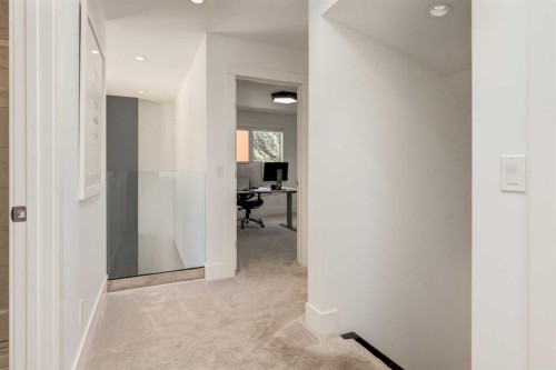 27 Hendon Place Nw, Calgary, AB - Indoor Photo Showing Other Room