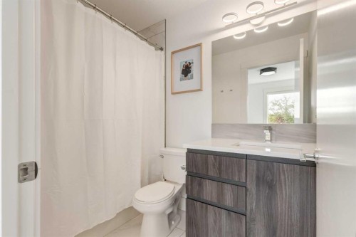 27 Hendon Place Nw, Calgary, AB - Indoor Photo Showing Bathroom